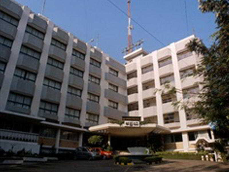 Ashraya International Hotel Bangalore Exterior photo